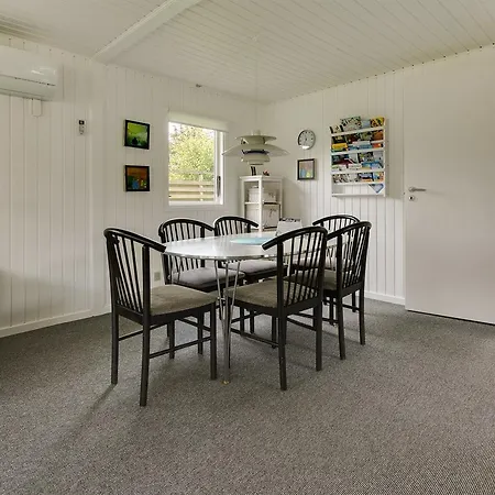 Three-bedroom Holiday In * Hals