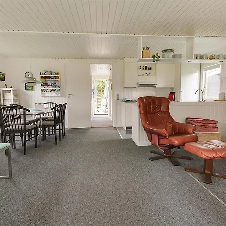 Three-bedroom Holiday In * Hals