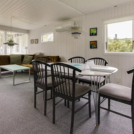 Three-bedroom Holiday In * Hals