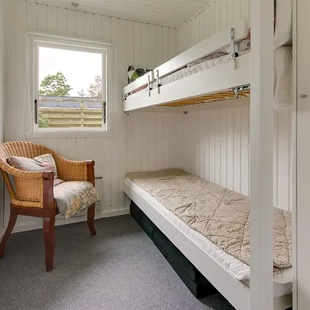 Three-bedroom Holiday In * Hals
