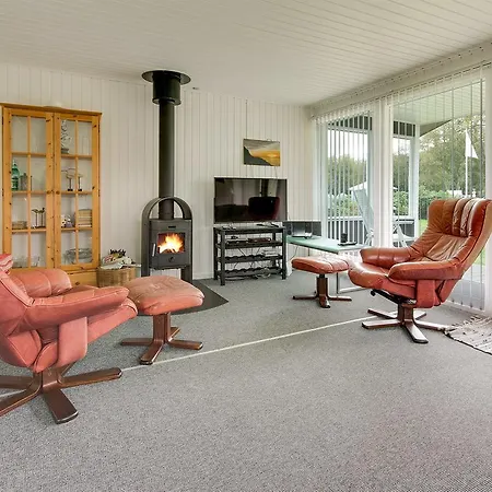Three-bedroom Holiday In * Hals